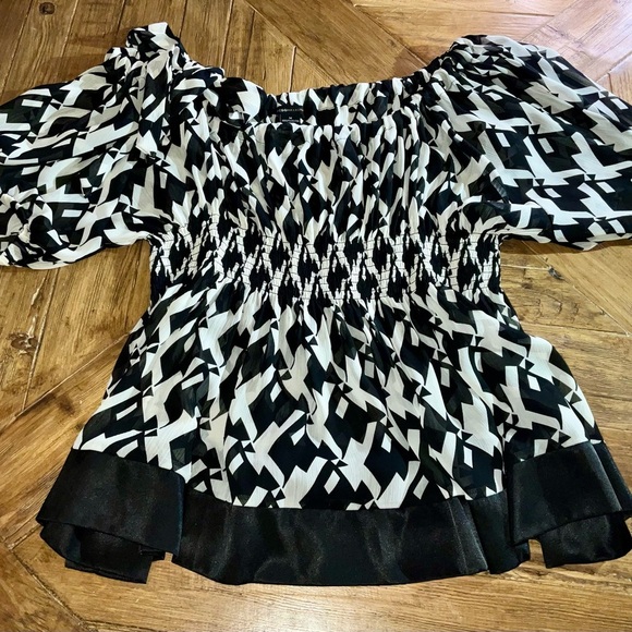 BCBGMaxazria off shoulder / one shoulder blouse with bow - size medium - Picture 3 of 7